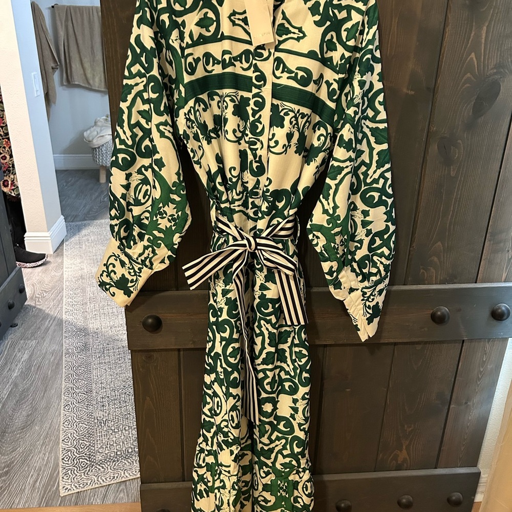 Momento boutique Long Sleeve Green and White Dress 👗 NWT Medium Pearl buttons! - Picture 3 of 8
